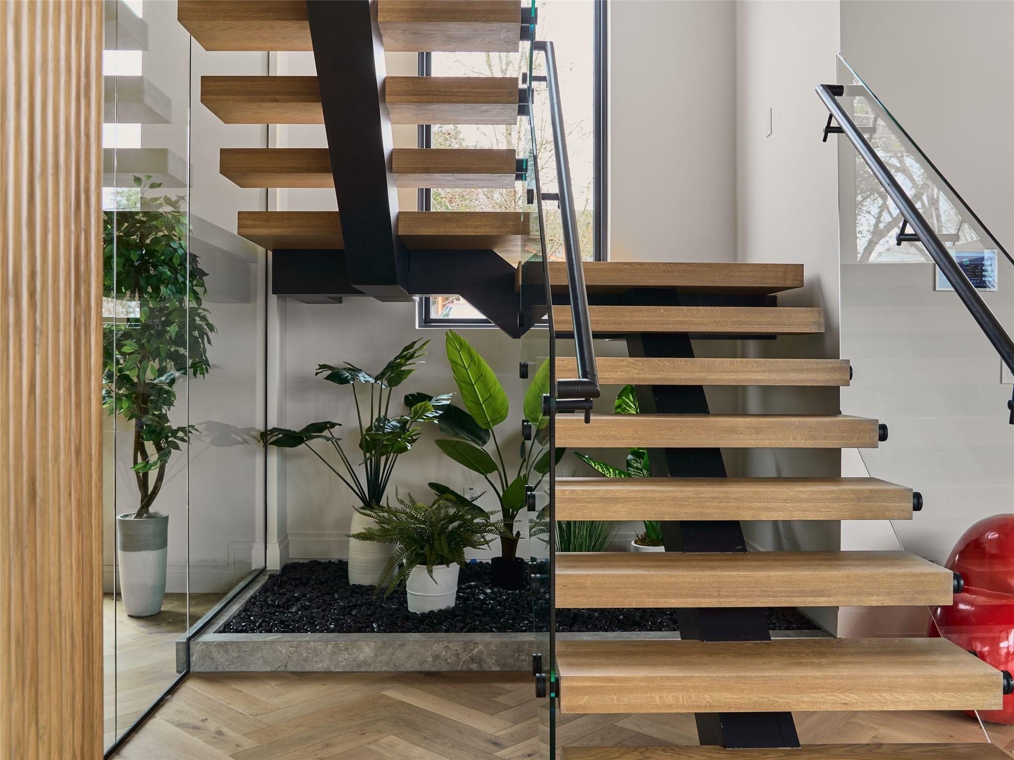 1604 Taylor Gaines ST