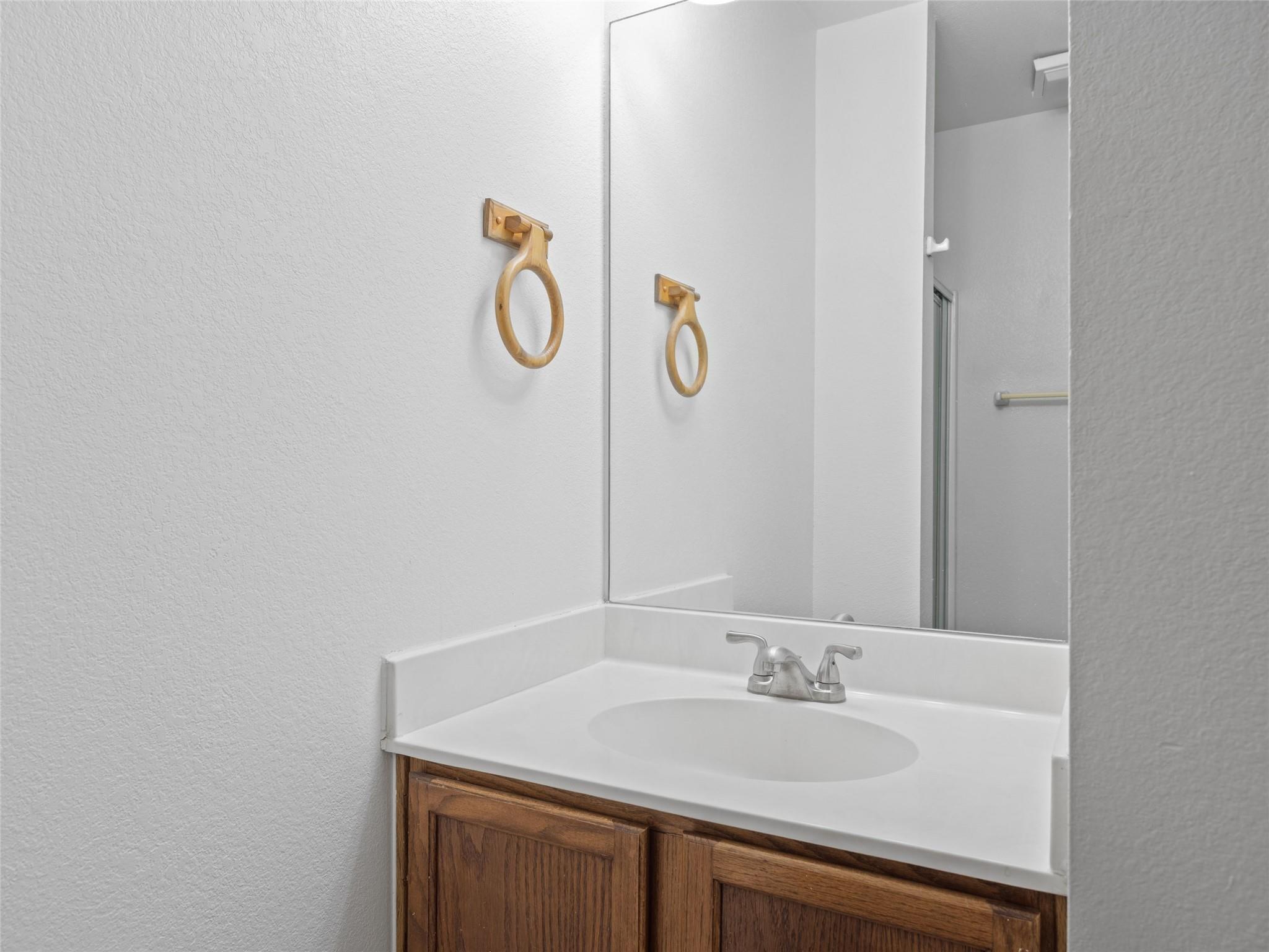 2908 Whisper Oaks Ln