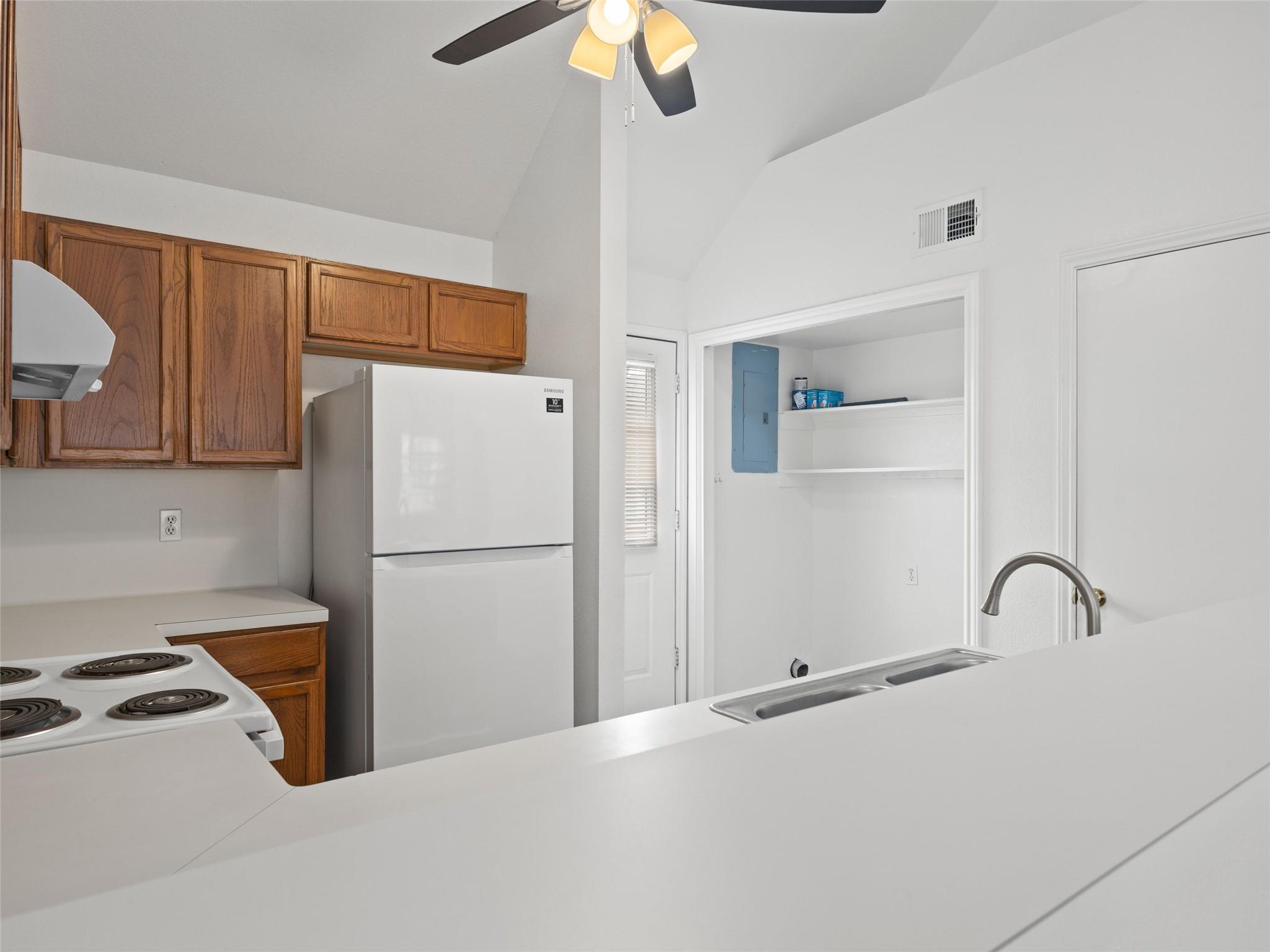 2908 Whisper Oaks Ln