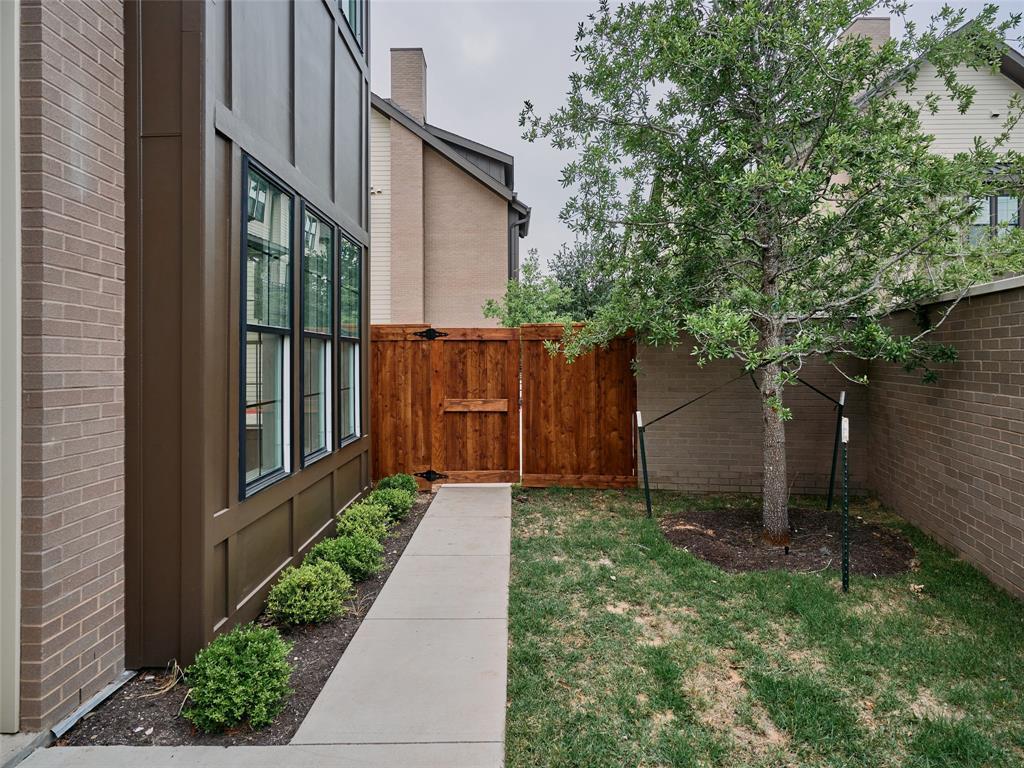 2209 Woodland Ave # 201
