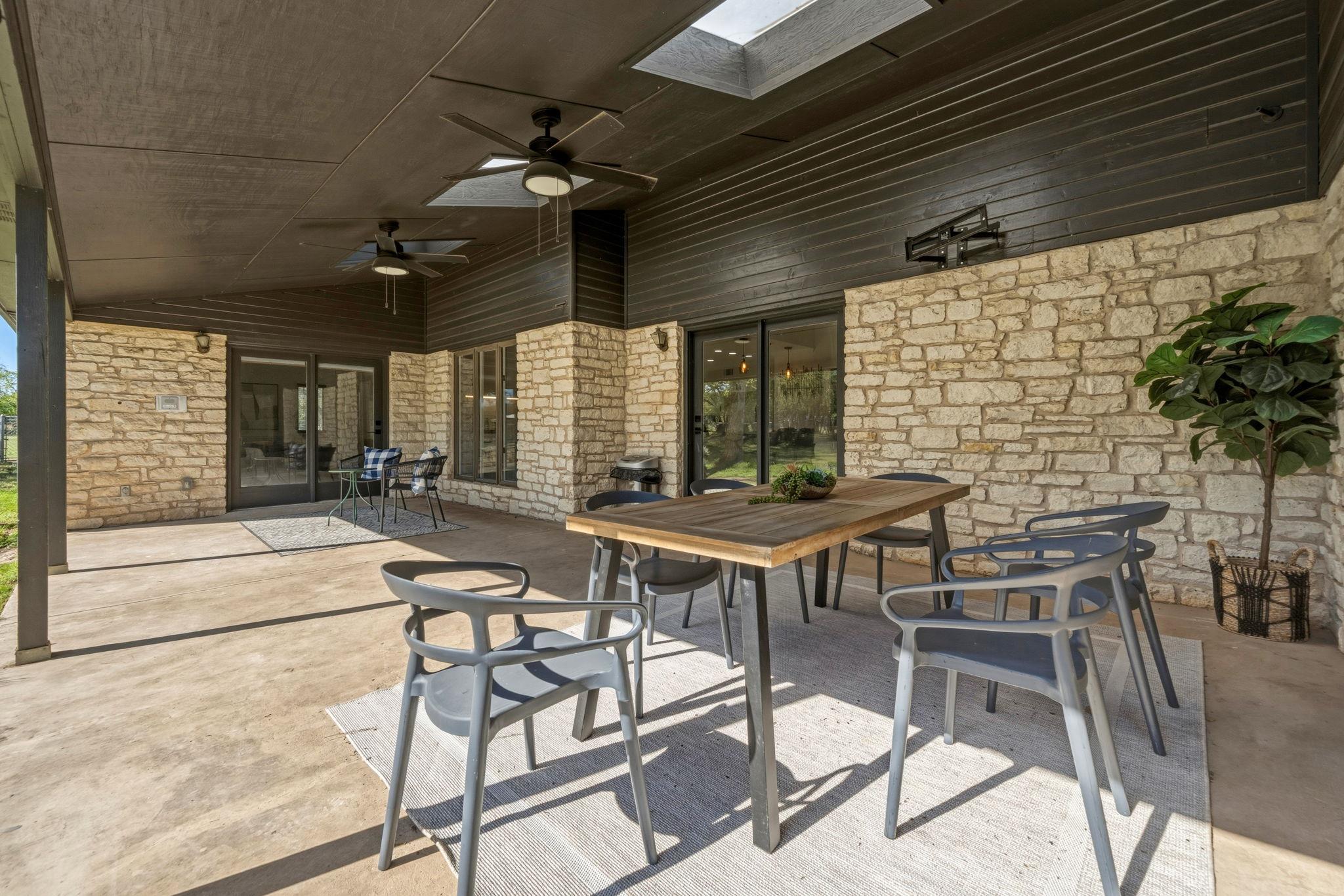 28 Country Oaks DR