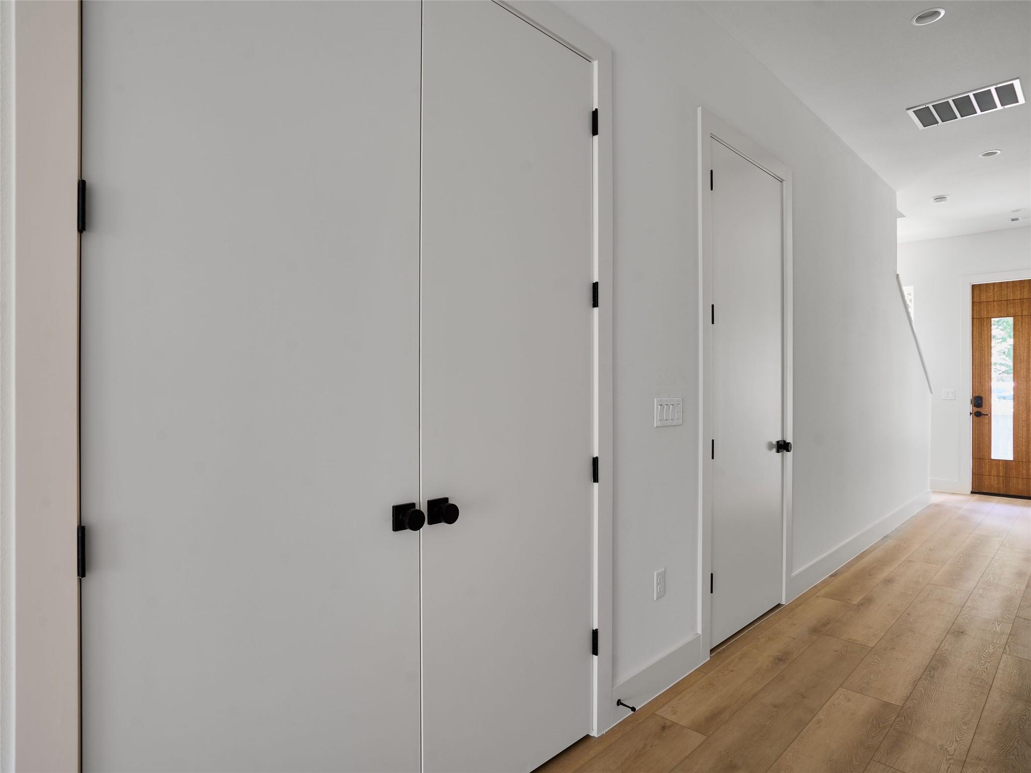 412 Hackberry LN # 2