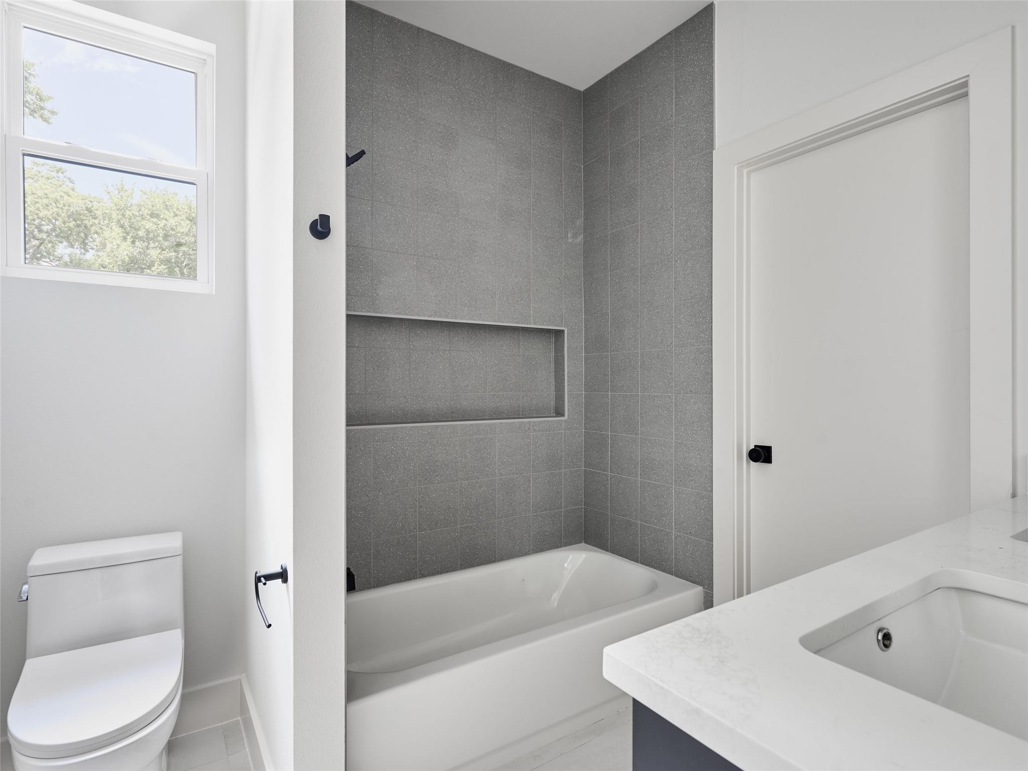 412 Hackberry LN # 2