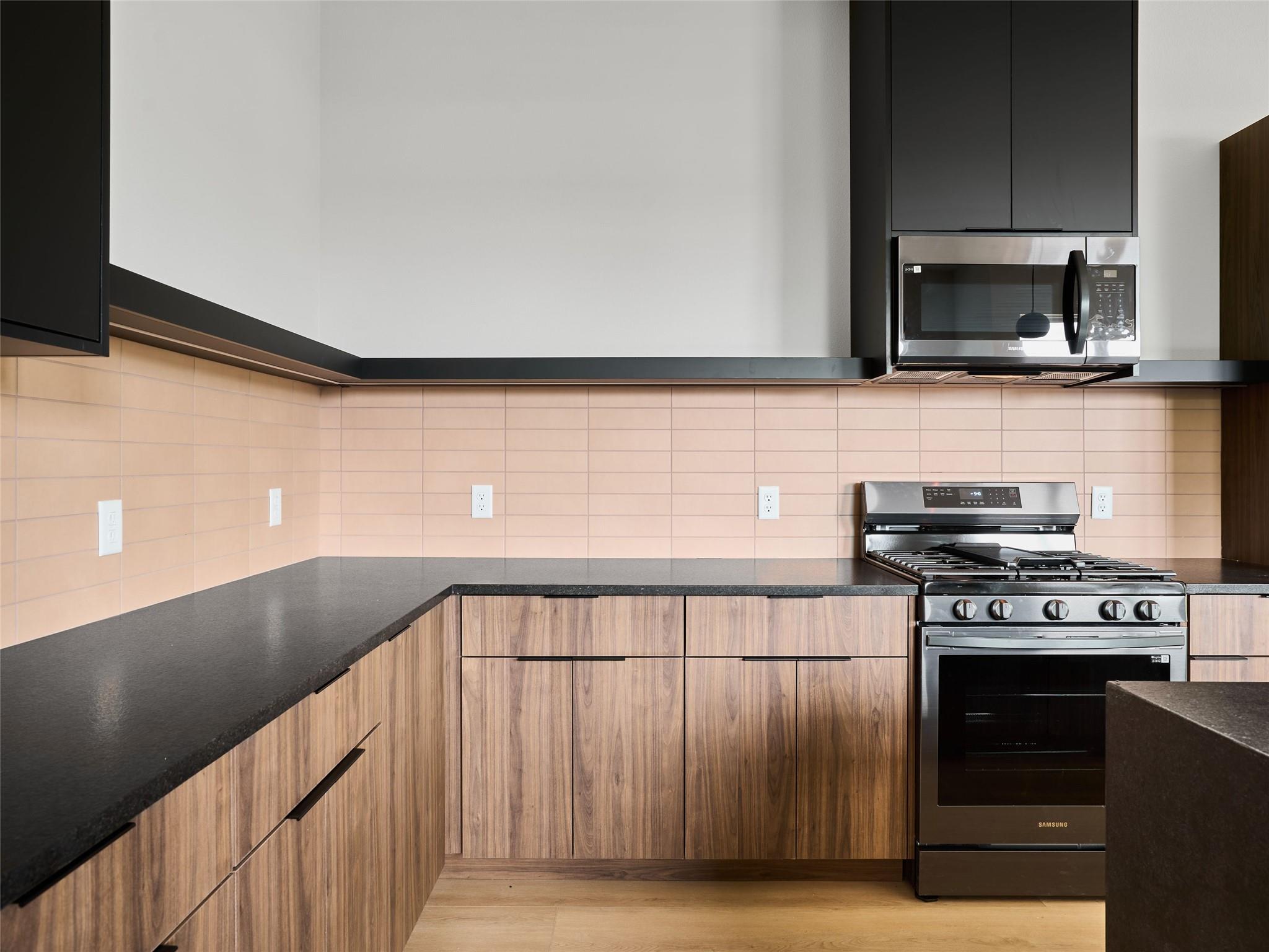 412 Hackberry LN # 2