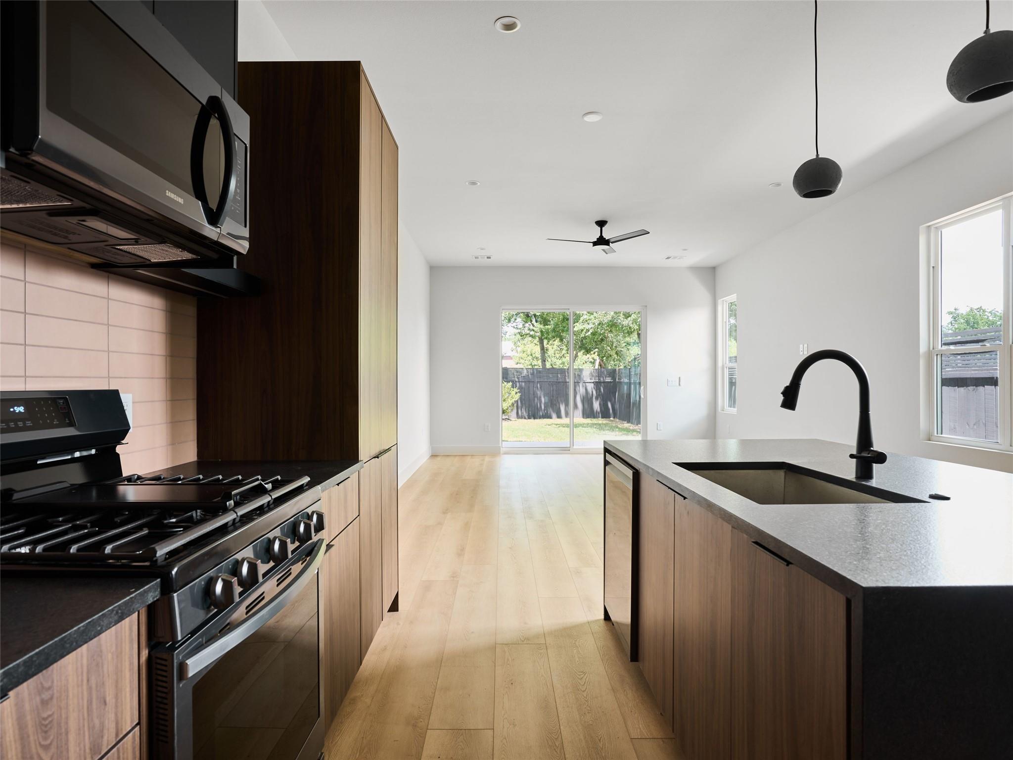 412 Hackberry LN # 2