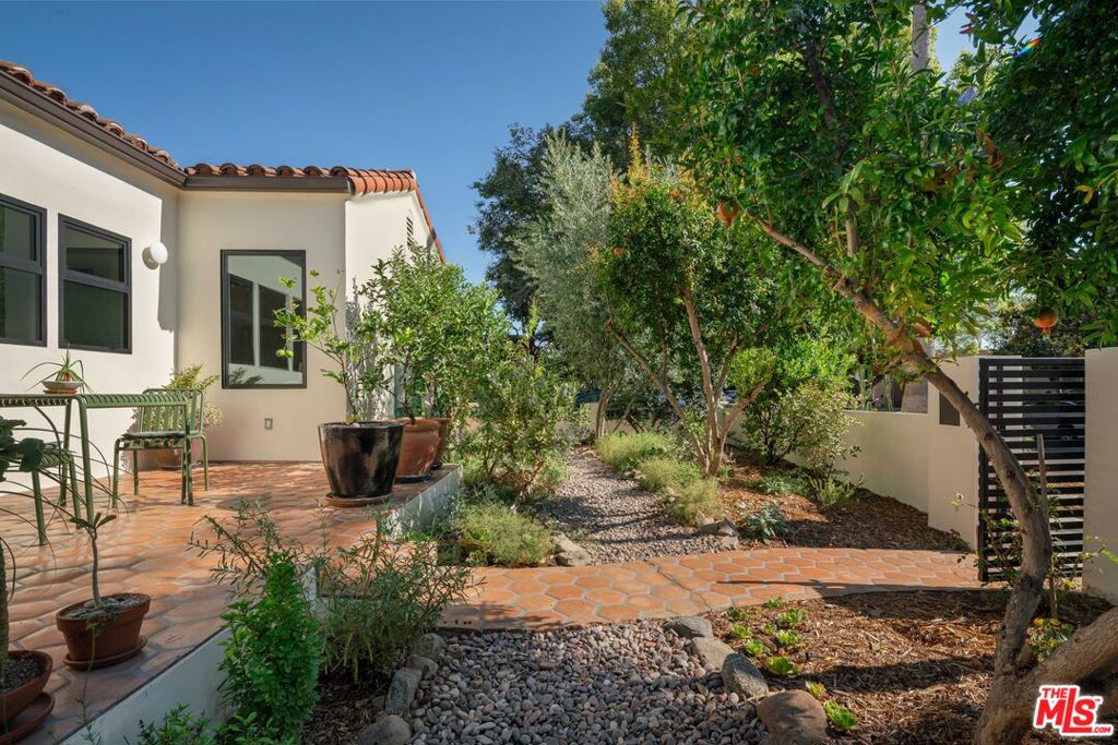 630 N Alta Vista Boulevard