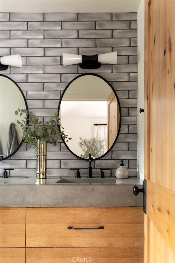 680 Temple Hills Drive