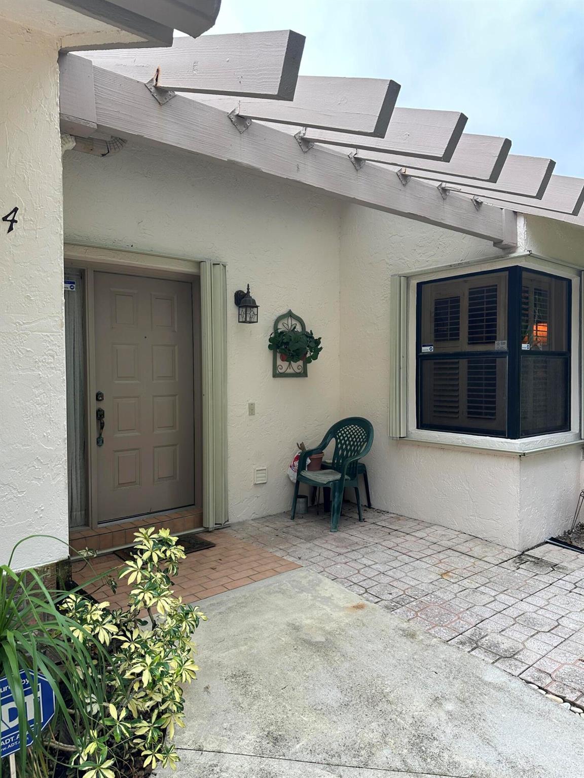 4724 Boxwood Circle