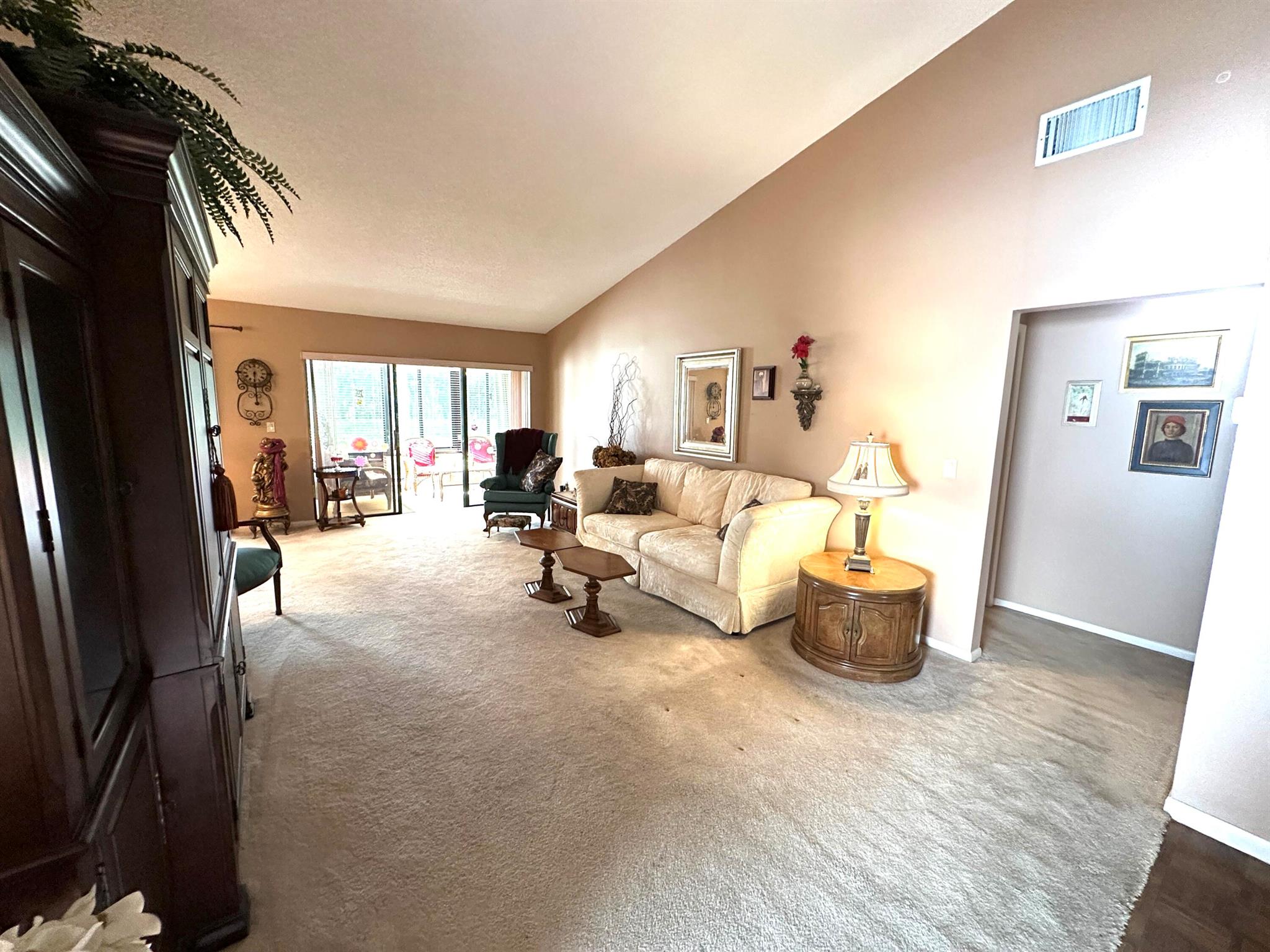4724 Boxwood Circle