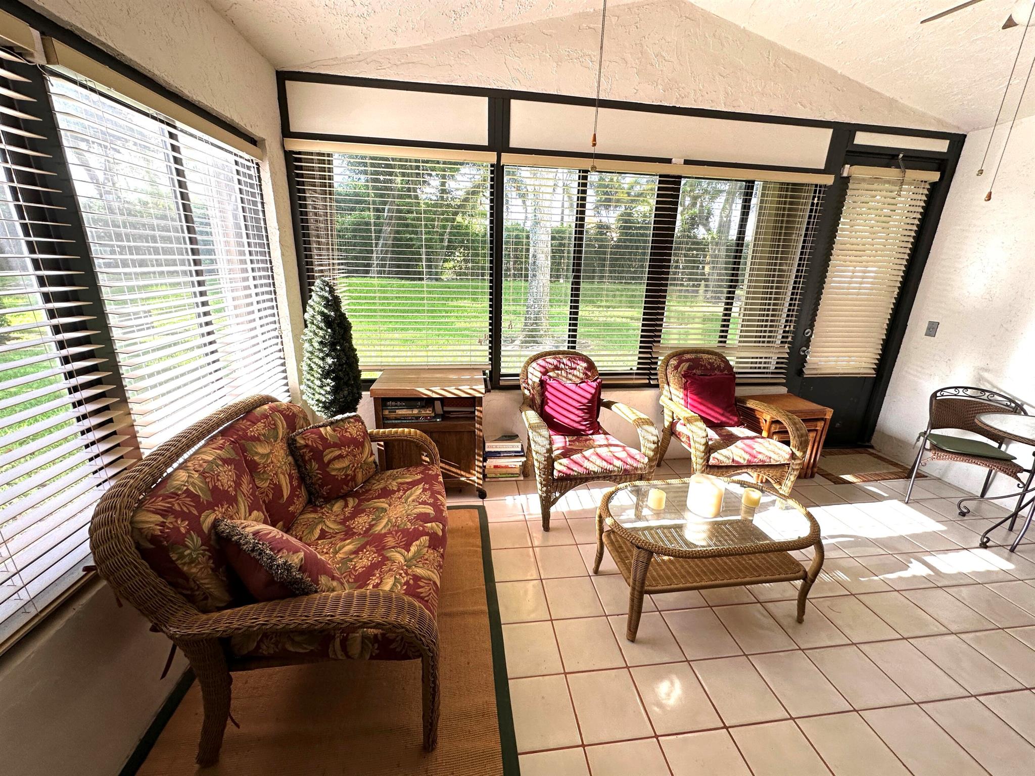 4724 Boxwood Circle