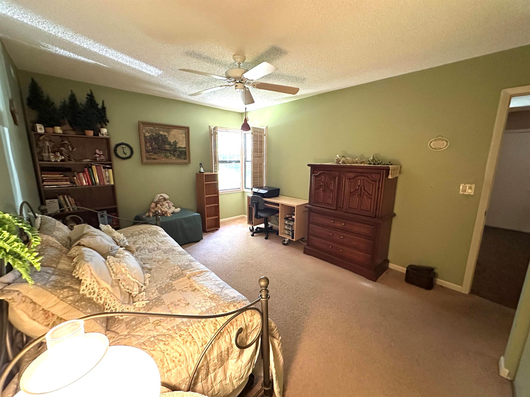 4724 Boxwood Circle