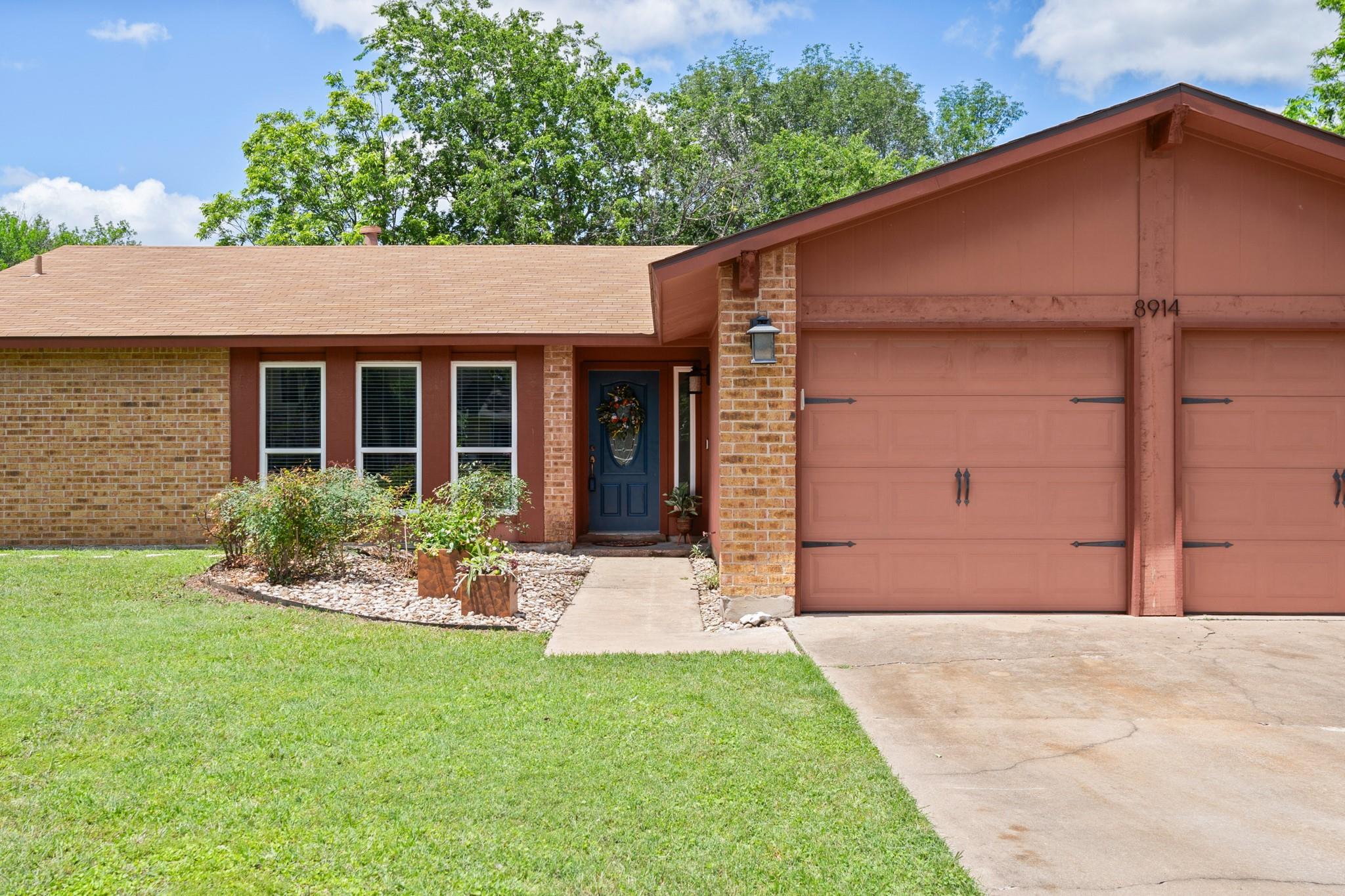 8914 Sparkling Creek DR