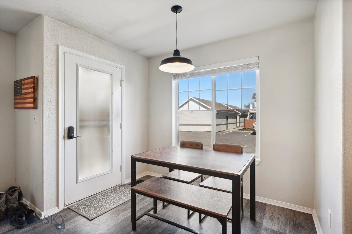 859 Forestglen 4D