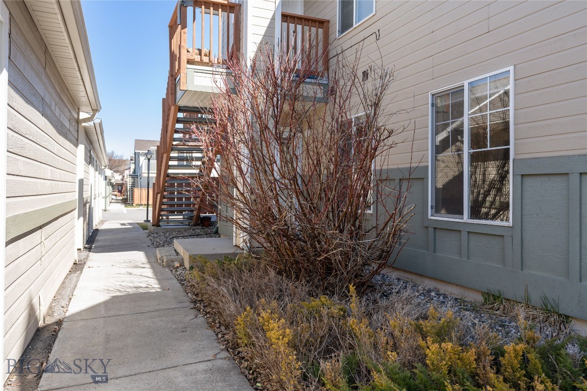 859 Forestglen 4D