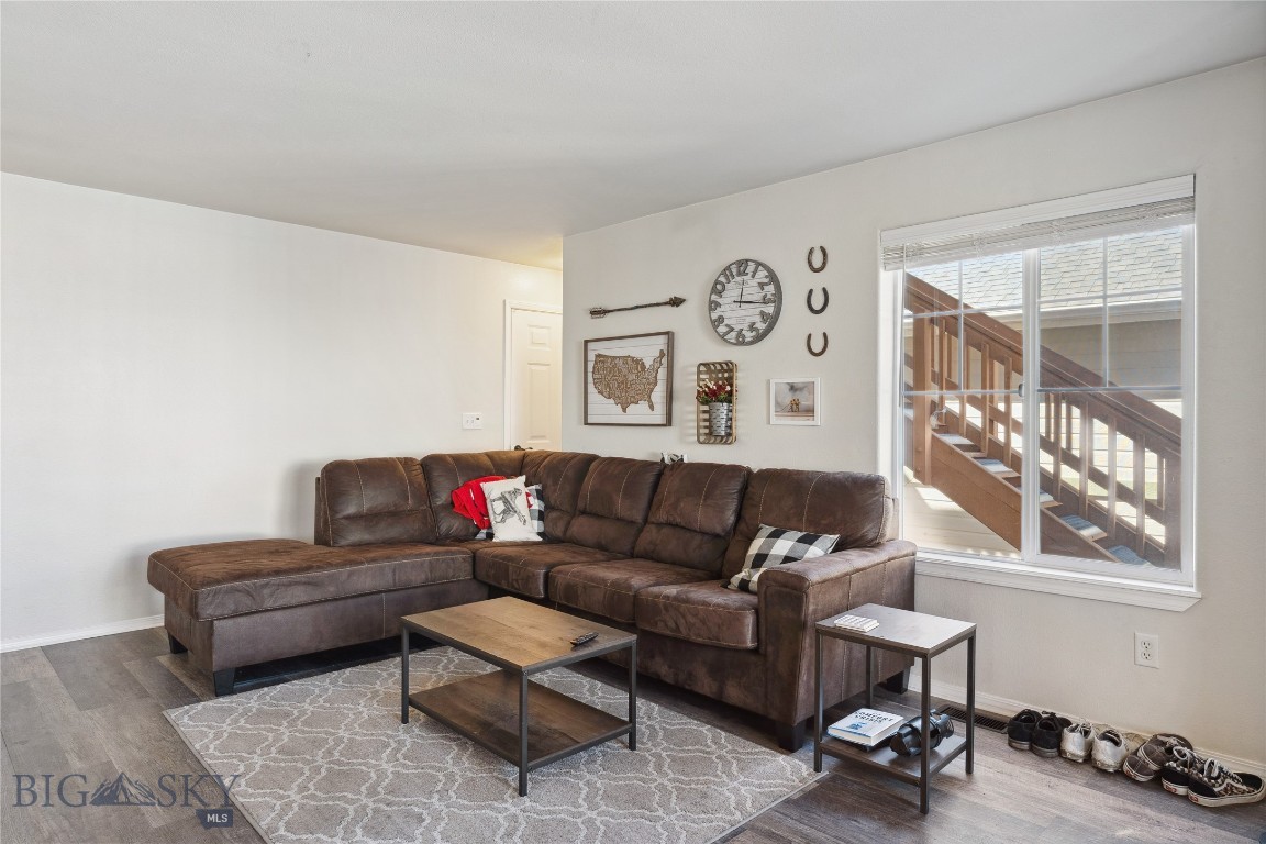 859 Forestglen 4D