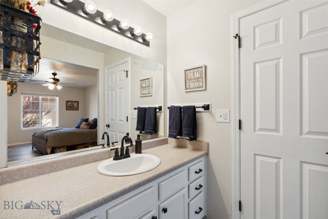 859 Forestglen 4D