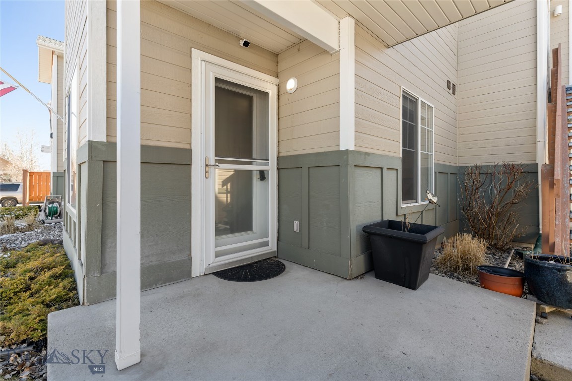 859 Forestglen 4D