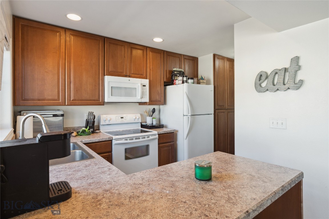 859 Forestglen 4D