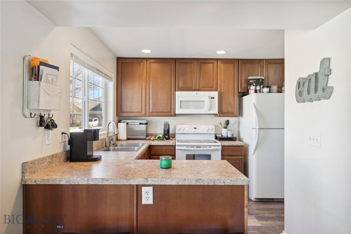 859 Forestglen 4D