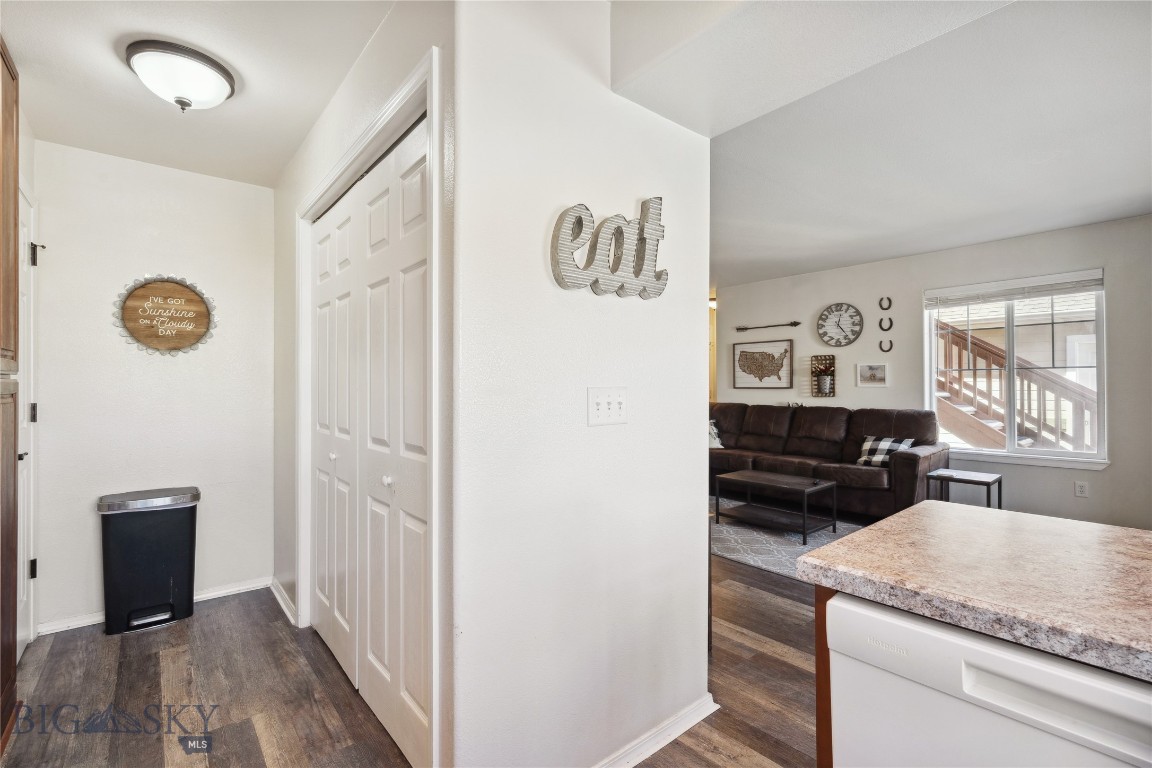 859 Forestglen 4D