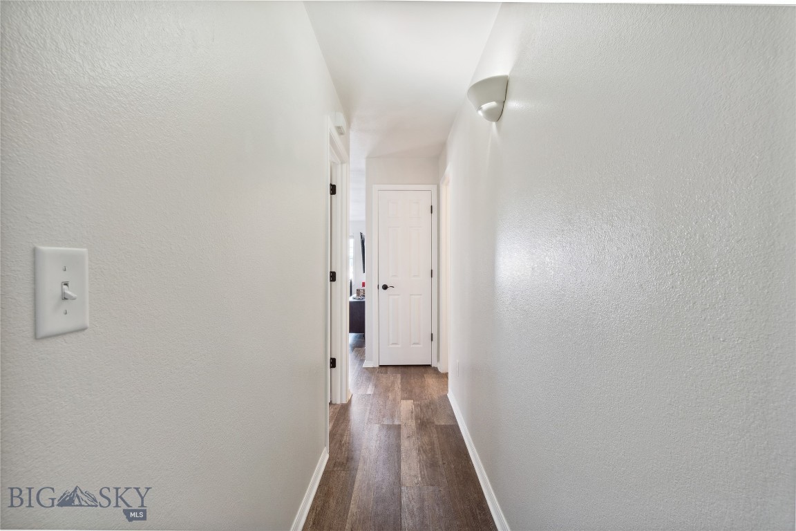 859 Forestglen 4D