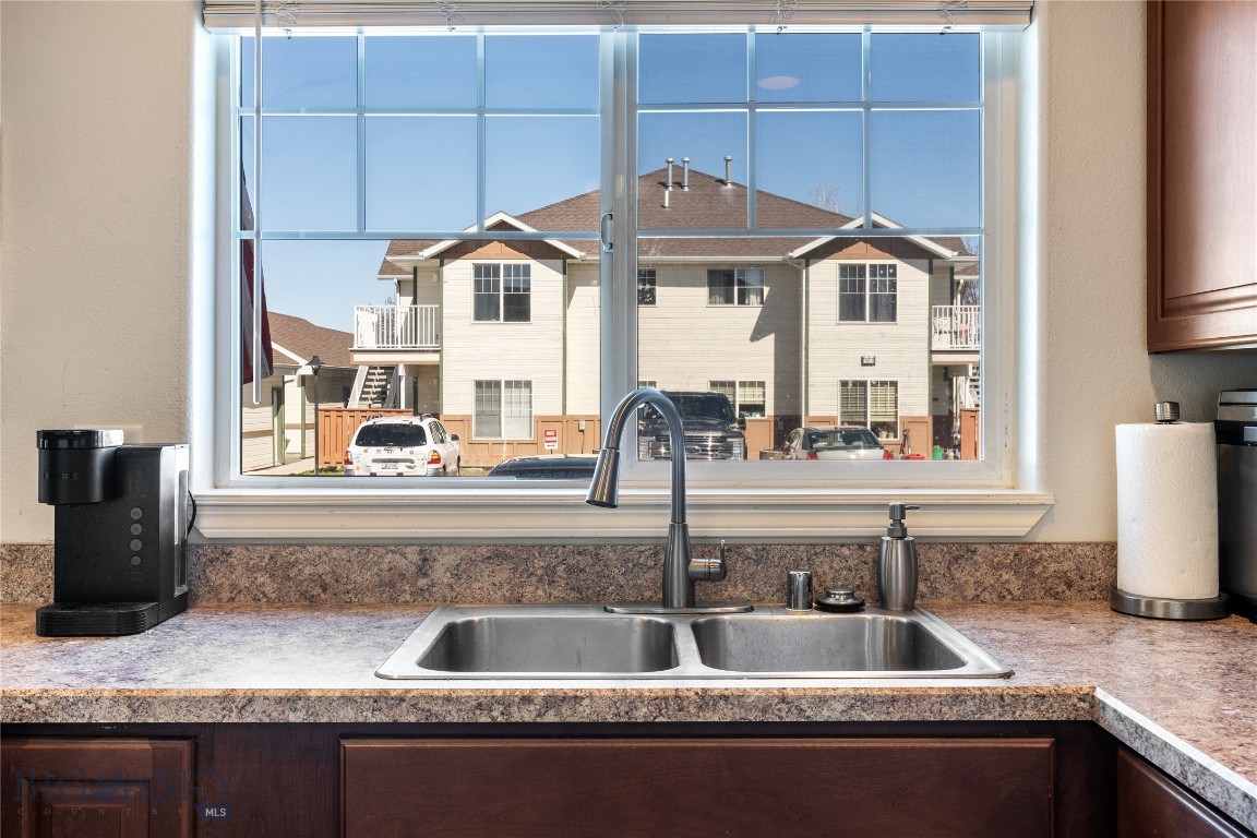 859 Forestglen 4D