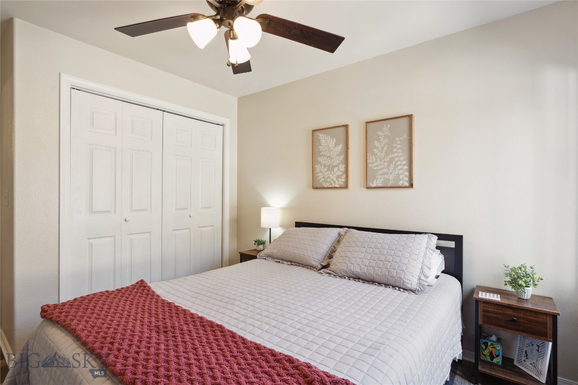 859 Forestglen 4D