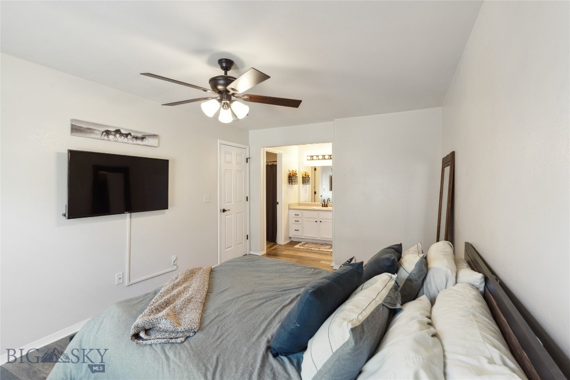 859 Forestglen 4D