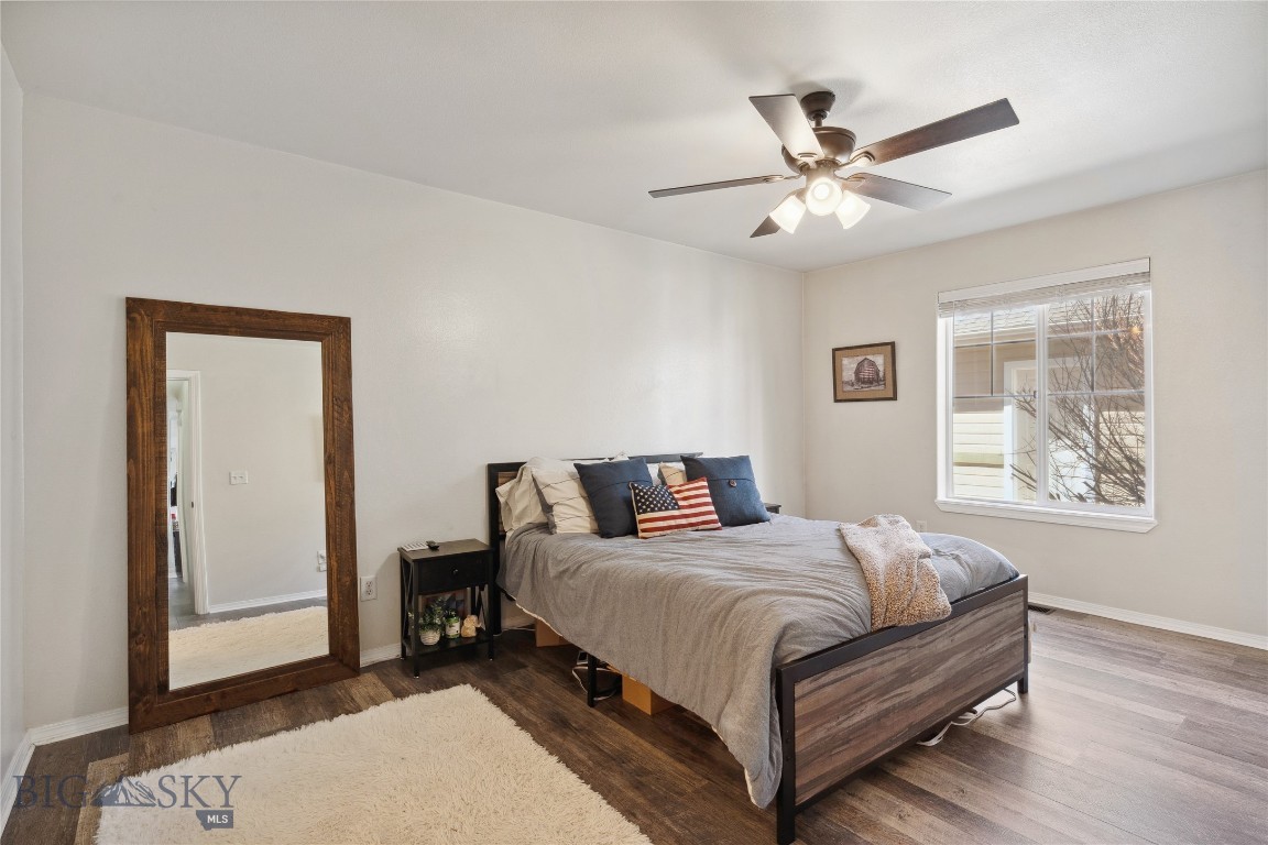 859 Forestglen 4D