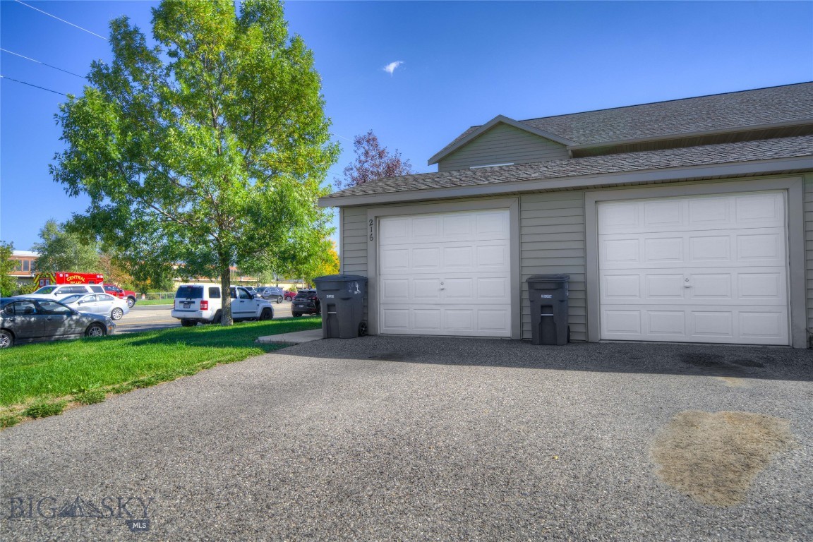 216 Show Place 216-1