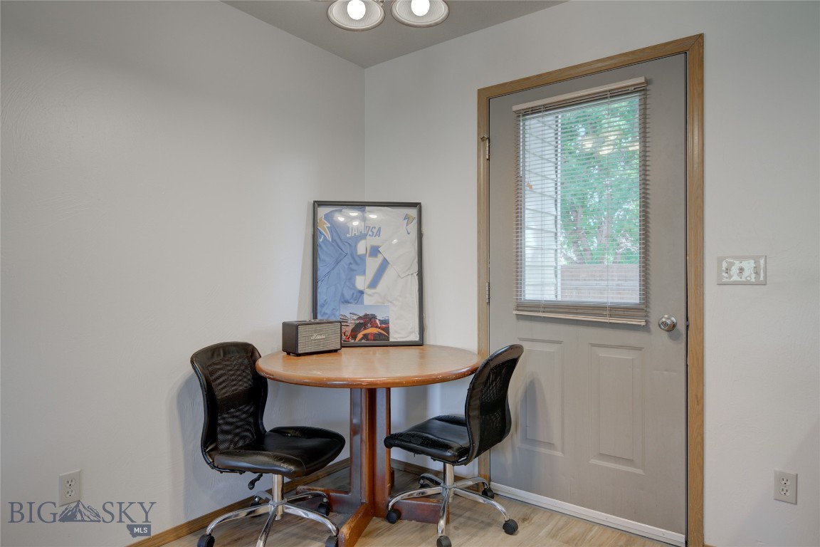 216 Show Place 216-1