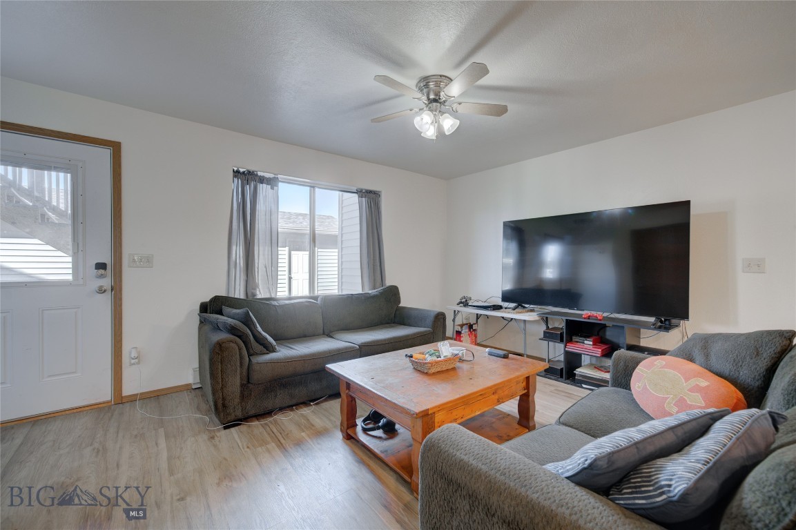 216 Show Place 216-1