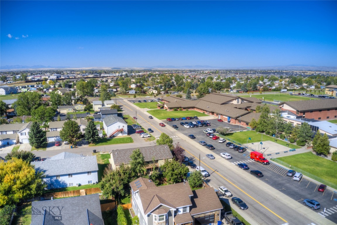 216 Show Place 216-1