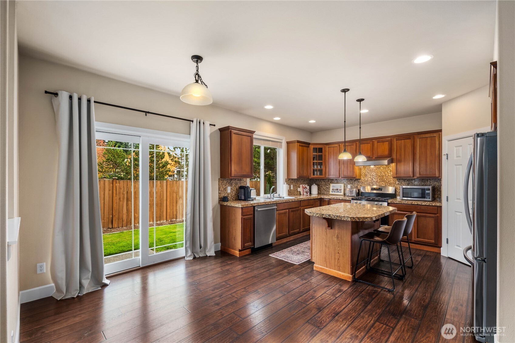 6608 Douglas Avenue SE