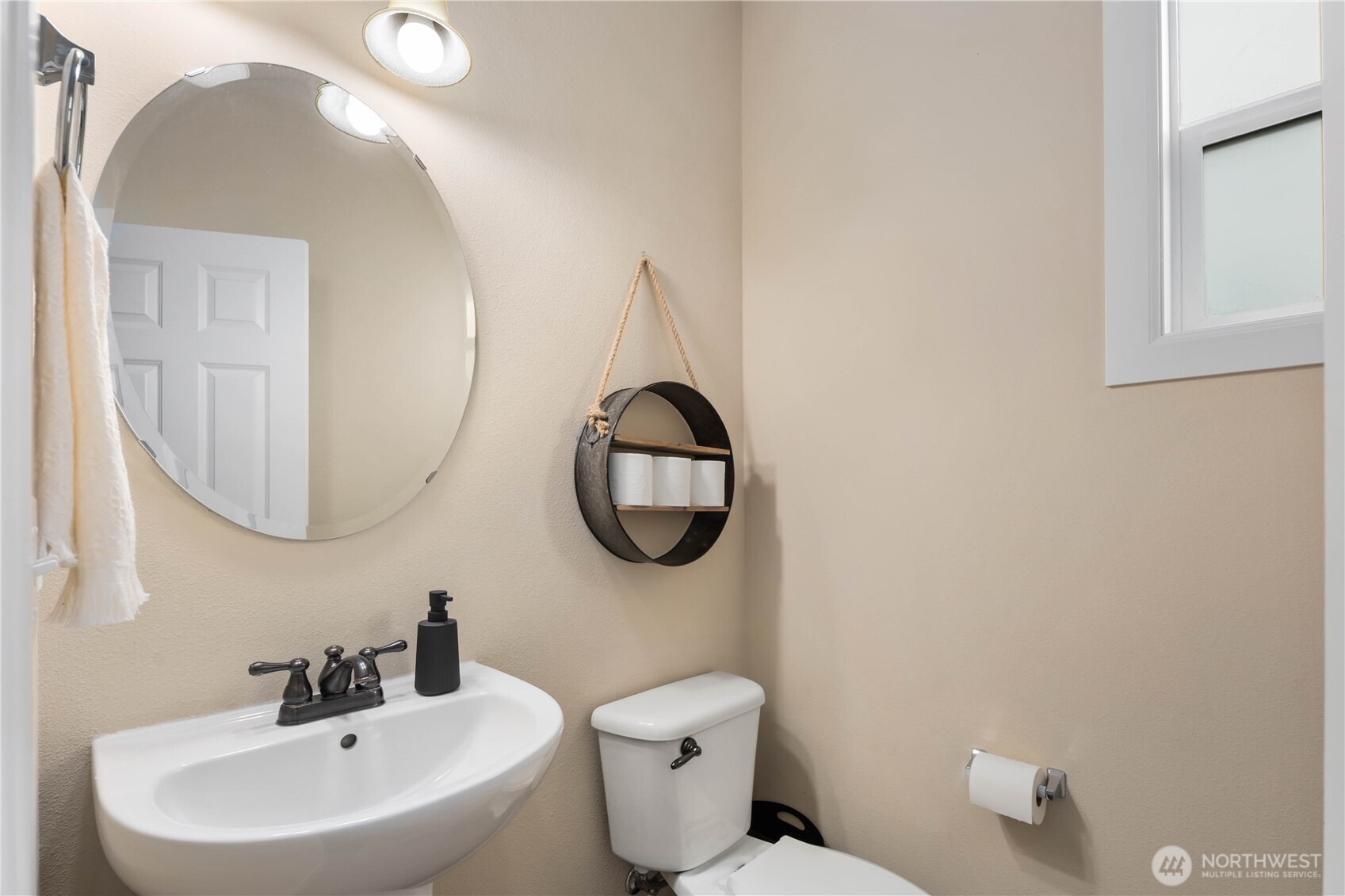 6608 Douglas Avenue SE