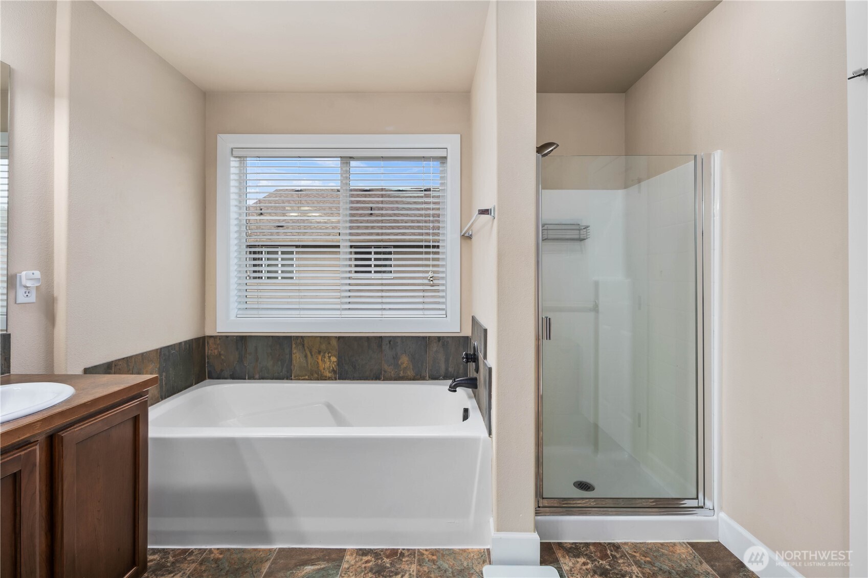 6608 Douglas Avenue SE