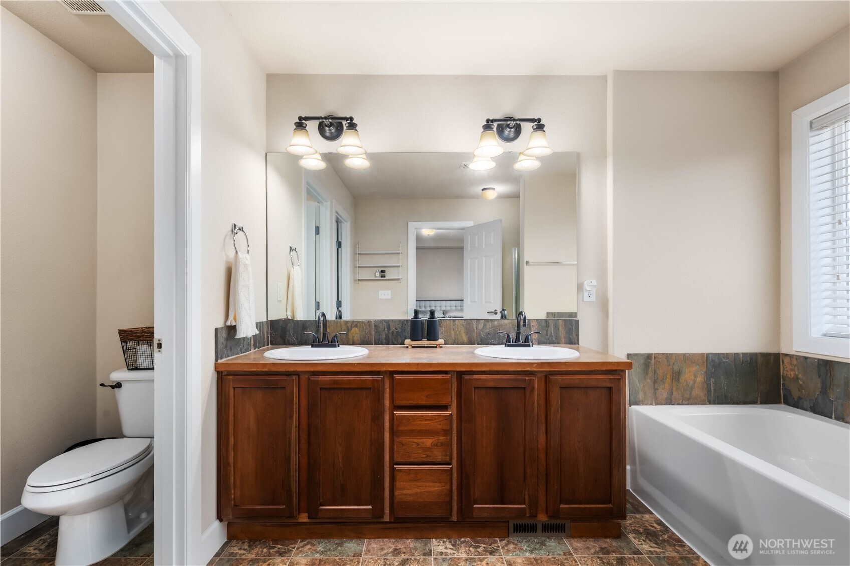 6608 Douglas Avenue SE