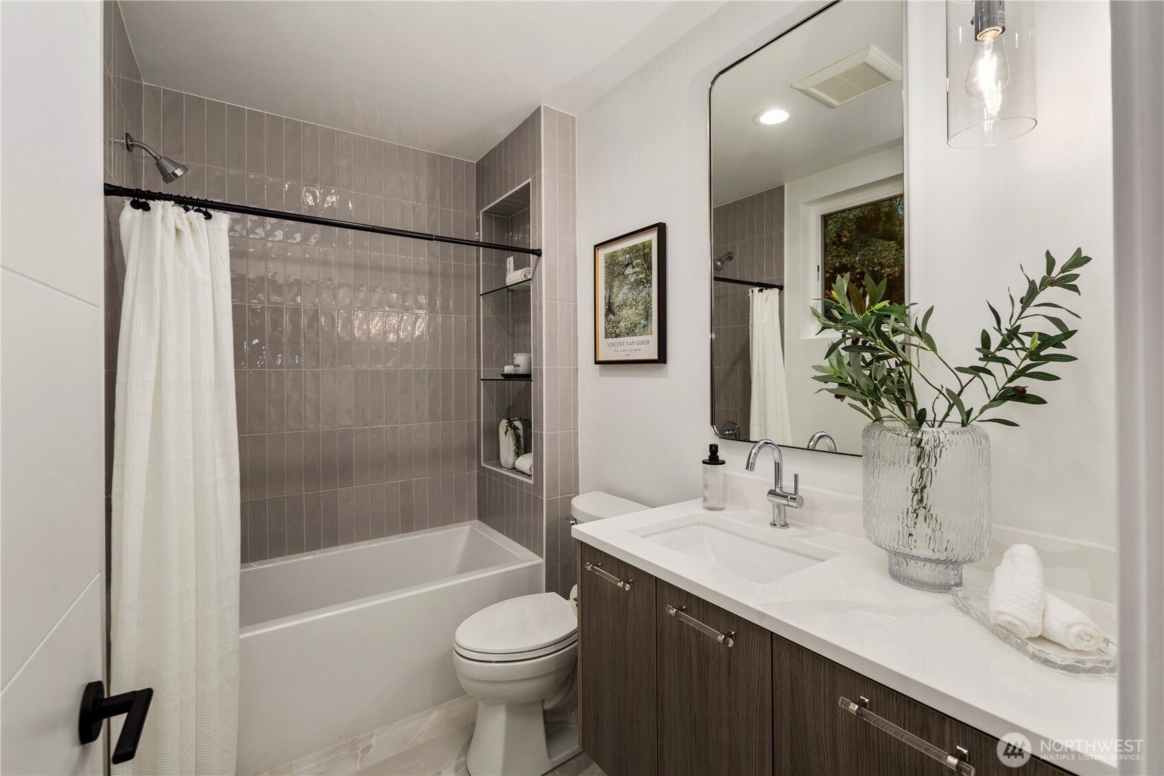 2410 Everett Avenue E