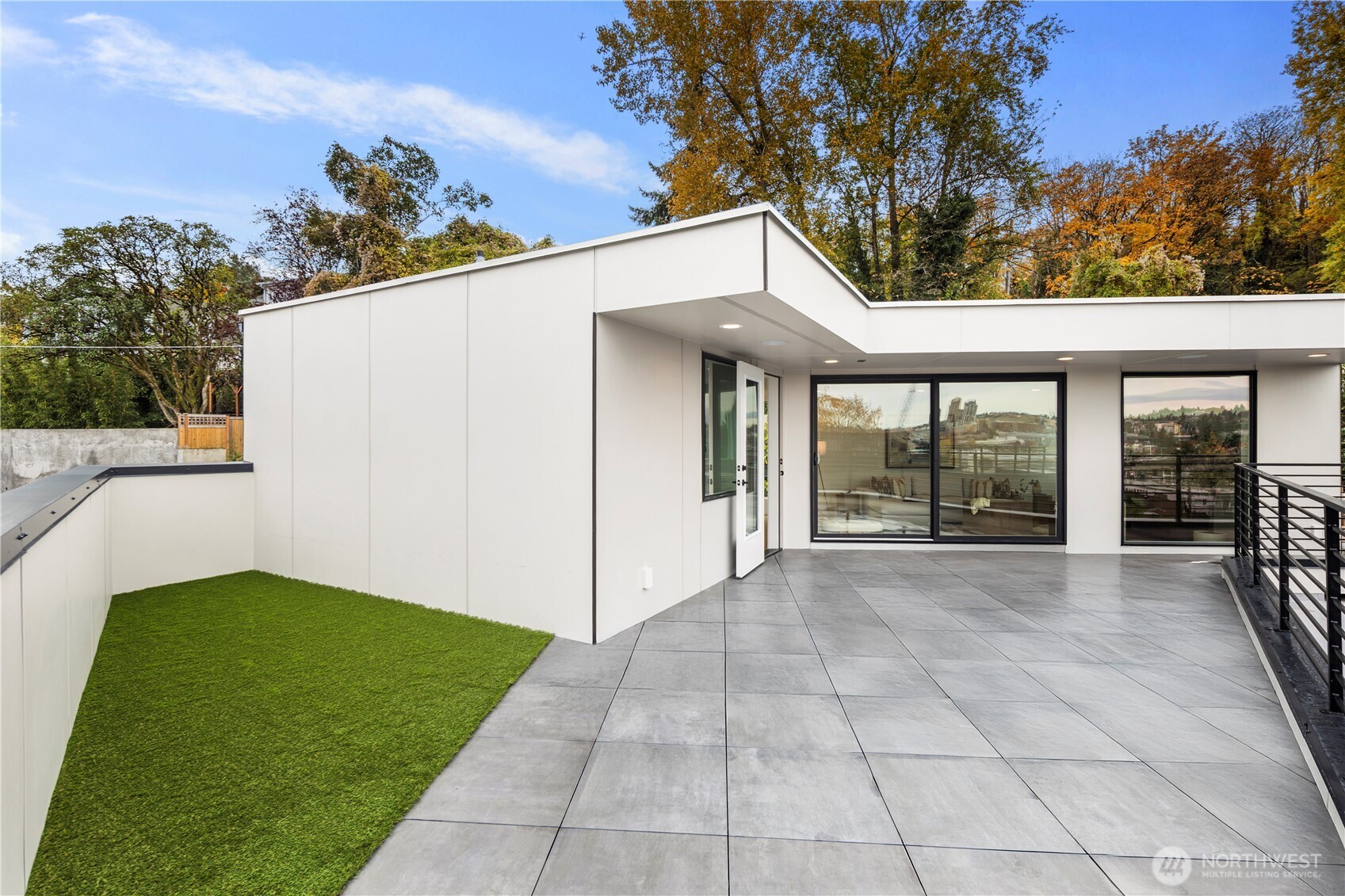 2410 Everett Avenue E