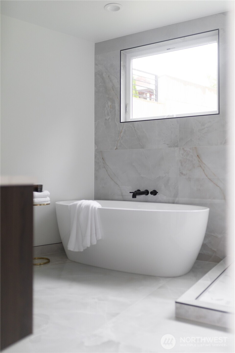 2410 Everett Avenue E