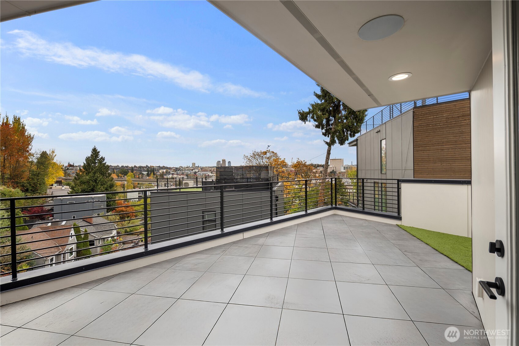 2410 Everett Avenue E