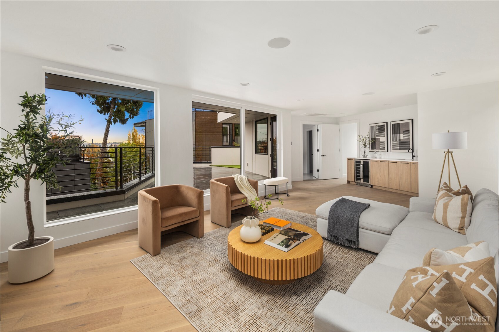 2410 Everett Avenue E