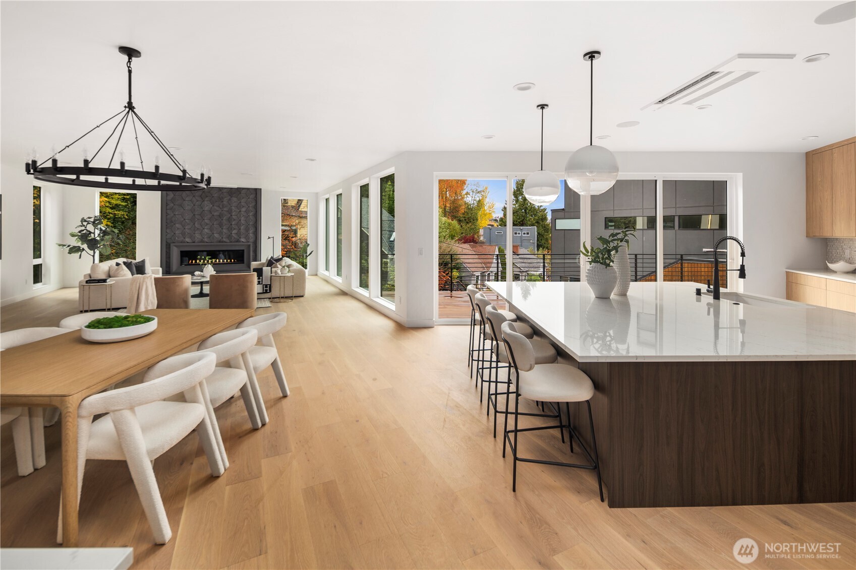 2410 Everett Avenue E