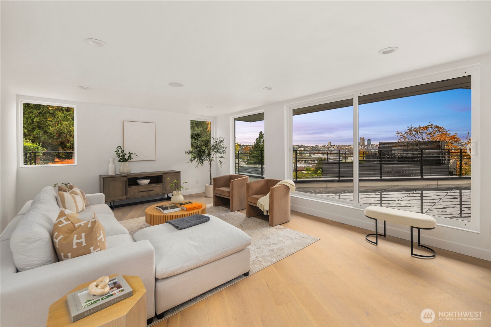 2410 Everett Avenue E