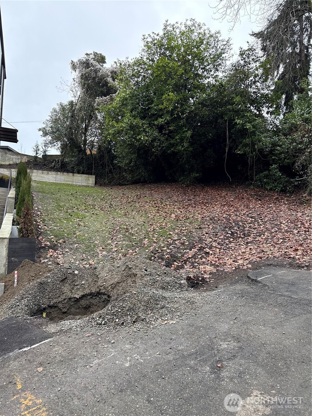 24 xx Everett Avenue E