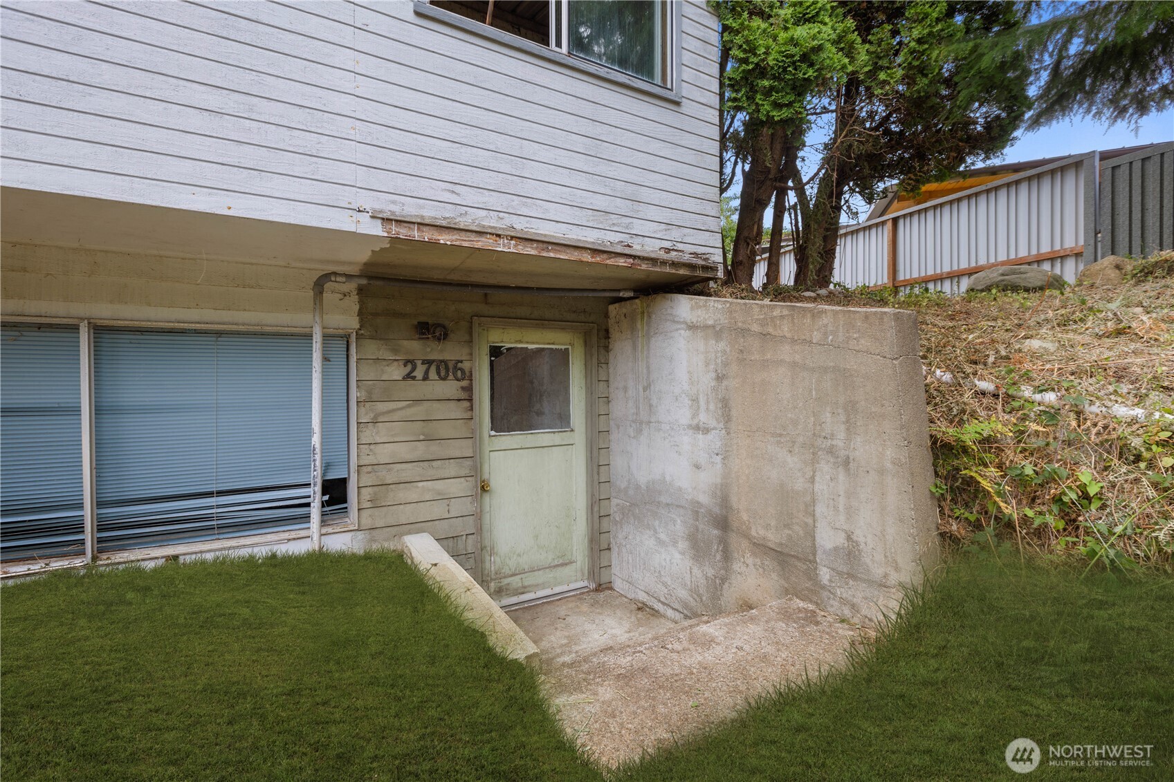 2706 S 276th Place