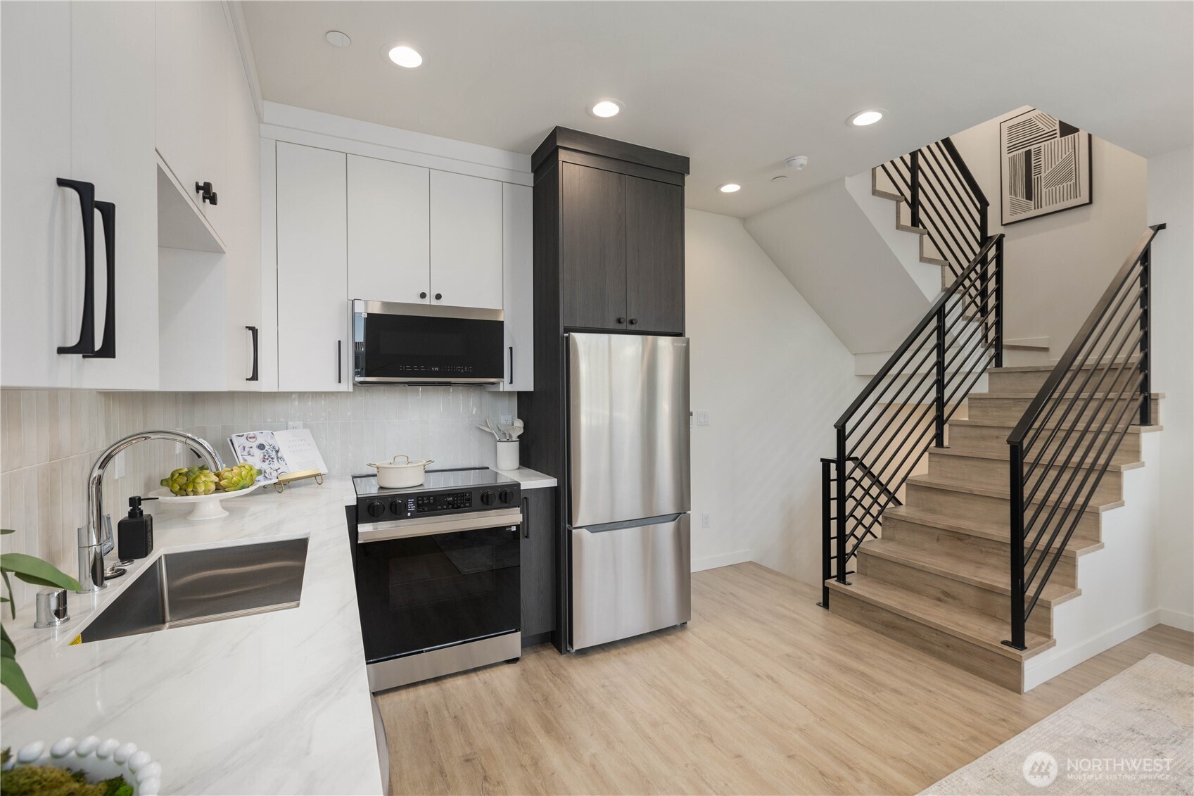 2328 B Franklin Avenue E