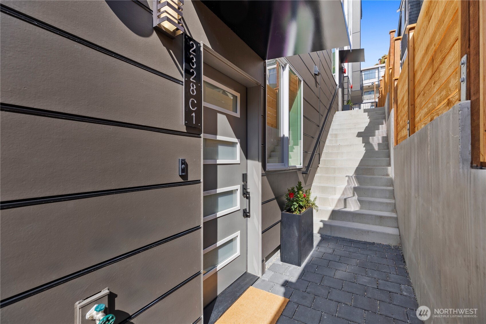 2328 Franklin Avenue E Unit: C