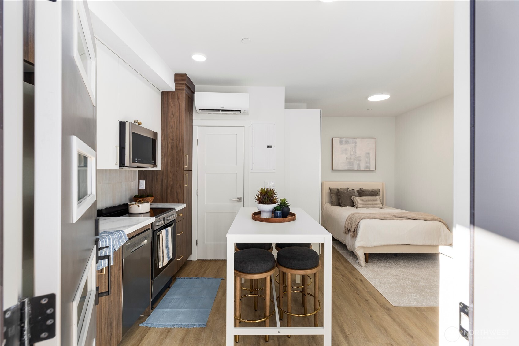 2328 Franklin Avenue E Unit: C