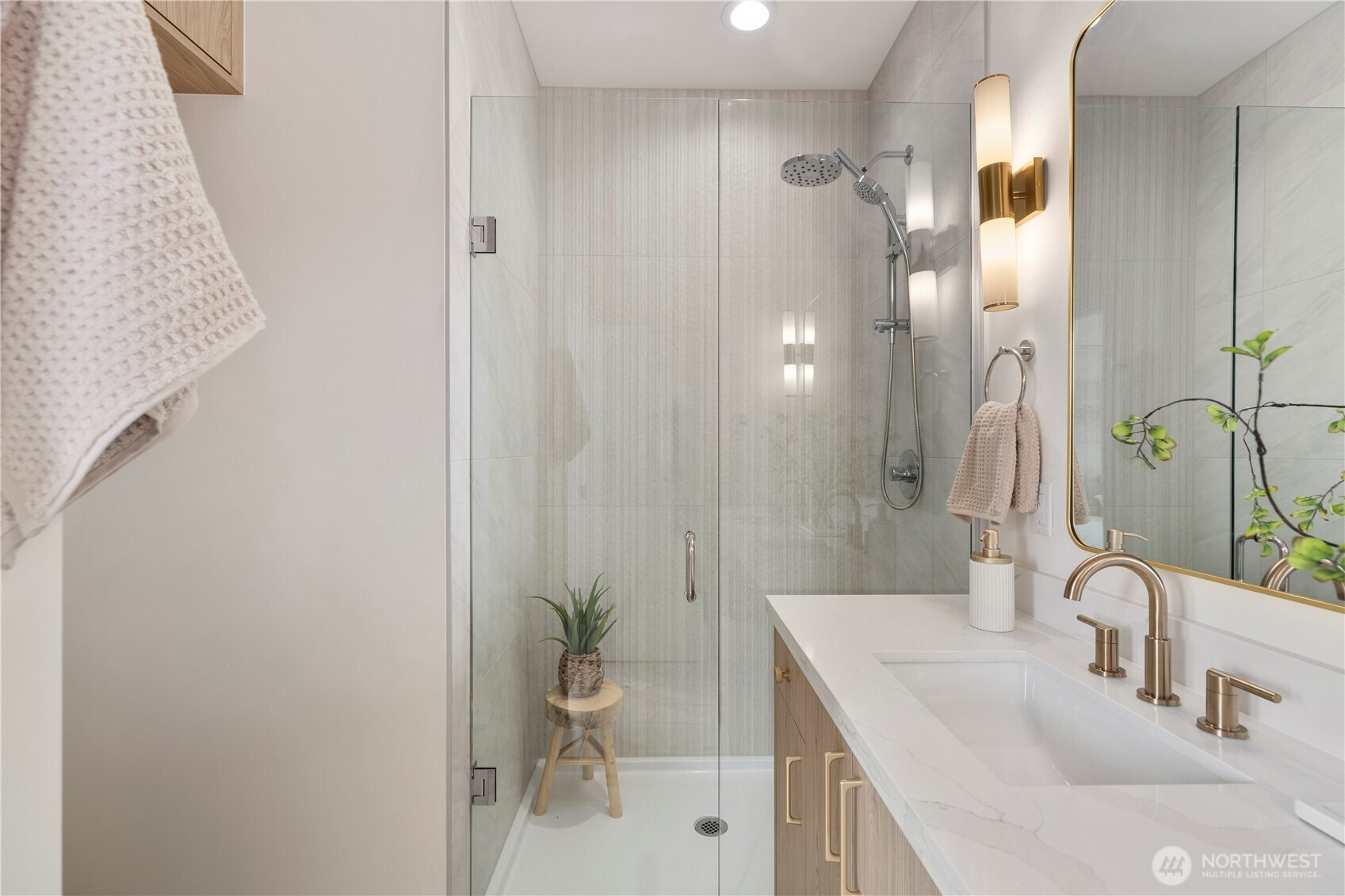 2328 Franklin Avenue E Unit: C